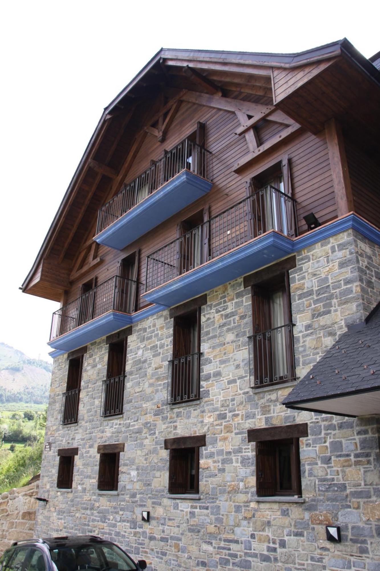 Apartahotel Tres Quinones Sallent de Gállego Εξωτερικό φωτογραφία