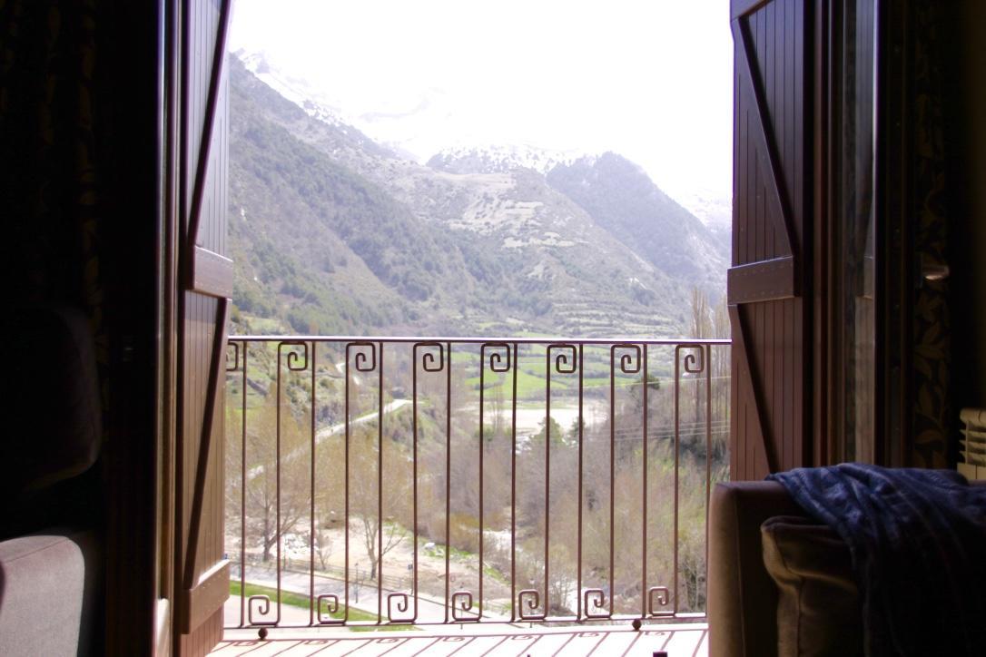 Apartahotel Tres Quinones Sallent de Gállego Εξωτερικό φωτογραφία